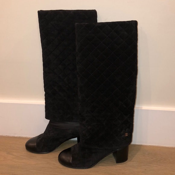 CHANEL quilted suede and leather fold-over boots - Picture 6 of 8